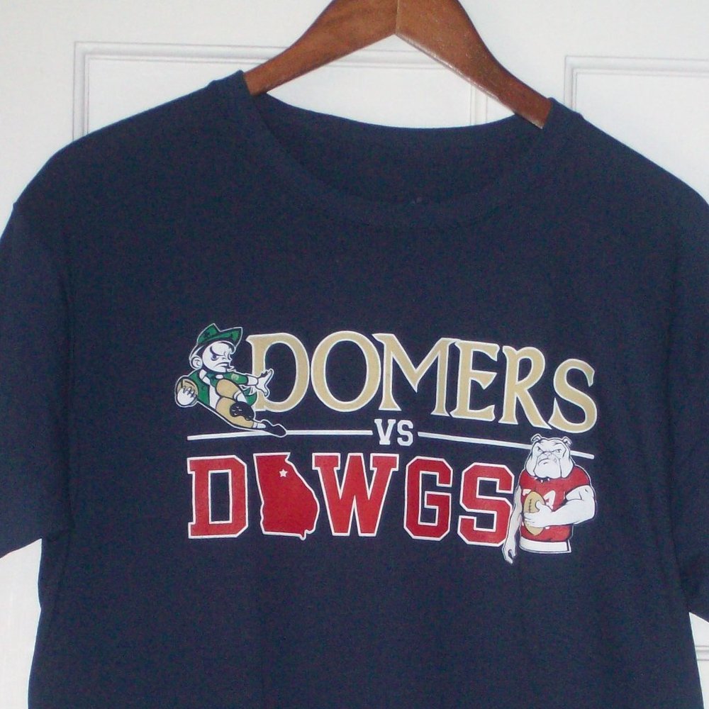 MEN'S  MED. NOTRE DAME T-SHIRT "HERE COMES THE IRISH "DOMERS V GEORGIA BULLDOGS